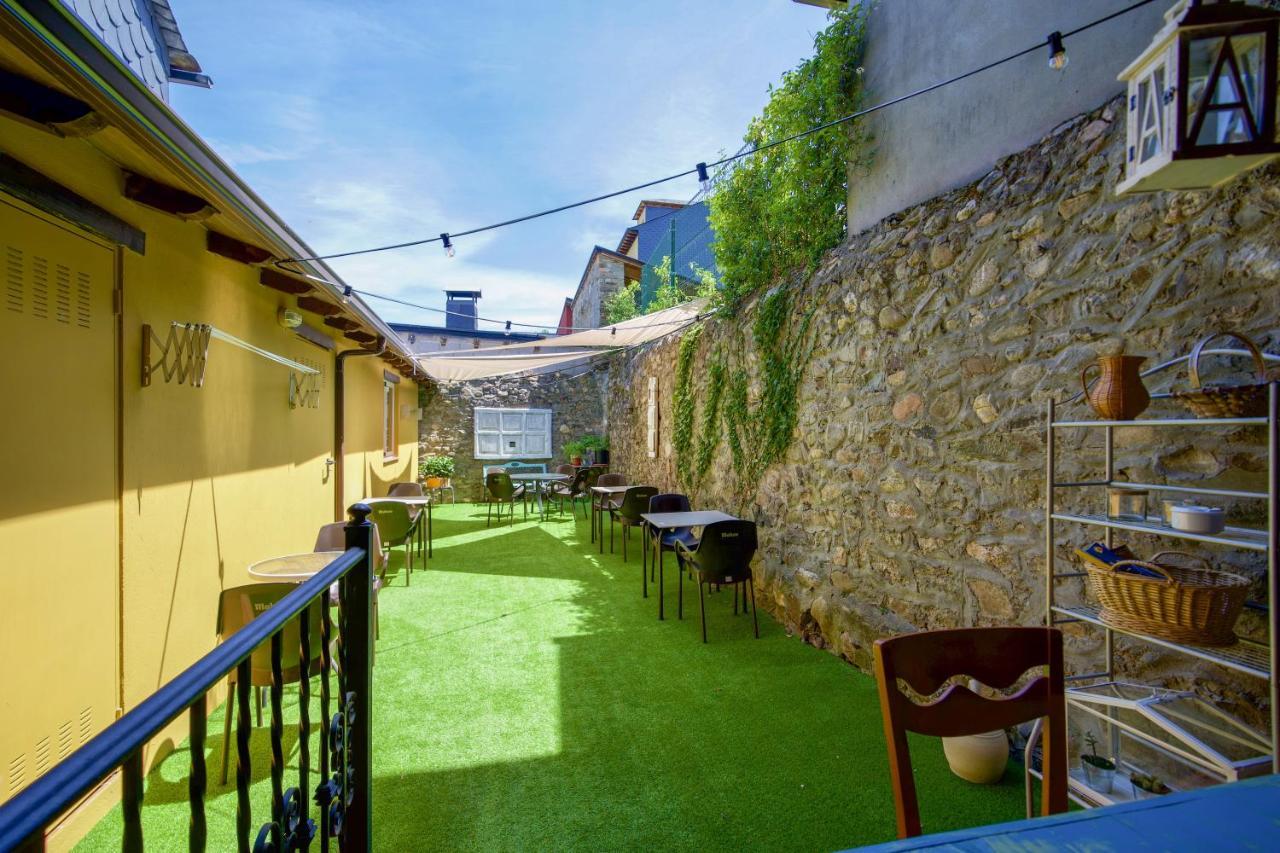 Micro-Hostal La Puerta del Perdón Villafranca Del Bierzo Exterior foto