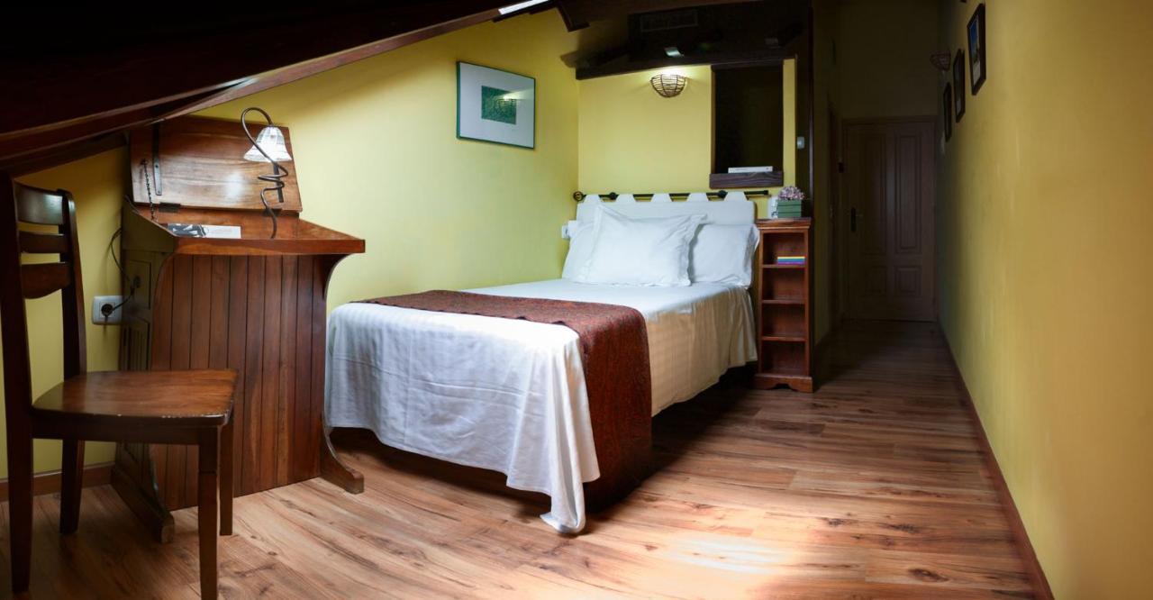 Micro-Hostal La Puerta del Perdón Villafranca Del Bierzo Exterior foto